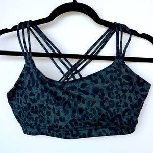 GapFit Eclipse Medium Support Strappy Sports Bra